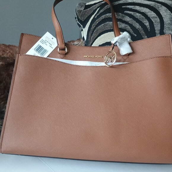 Micheal Kors Saffiano Leather Jet Set Travel tote - Picture 8 of 15